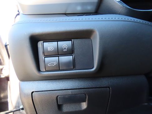 Used 2023 Toyota Highlander XLE image 37