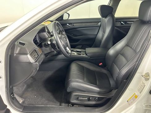 Used 2018 Honda Accord Touring image 12