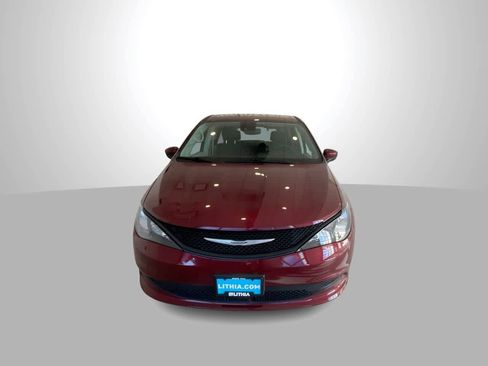 Used 2023 Chrysler Voyager LX image 3