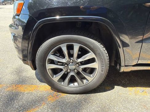 Used 2017 Jeep Grand Cherokee Overland w/ Jeep Active Safety Group AWD/4WD image 11