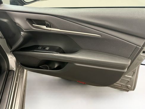 Used 2025 Toyota Camry SE FWD image 33