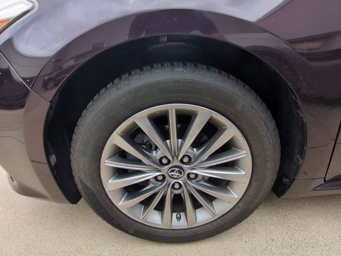 Used 2017 Toyota Avalon Limited w/ Carpet Mat Package FWD image 2