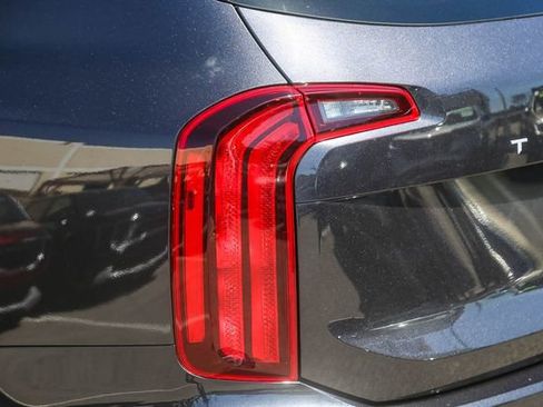 Certified 2025 Kia Telluride LX FWD image 11