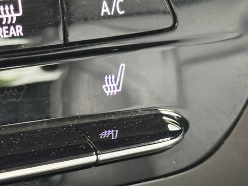 Used 2023 Buick Envision Essence AWD/4WD image 50