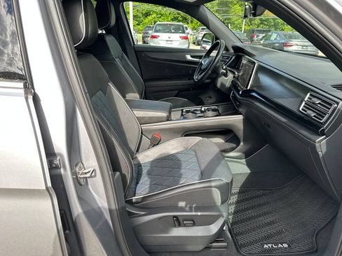 Certified 2024 Volkswagen Atlas Cross Sport SEL Premium R-Line AWD/4WD image 35