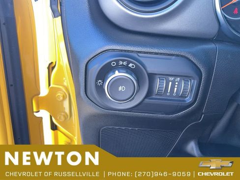 Used 2021 Jeep Wrangler Sport AWD/4WD image 9