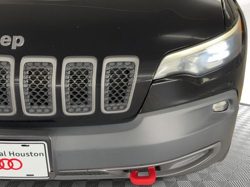 Used 2019 Jeep Cherokee Trailhawk w/ Comfort/Convenience Group AWD/4WD image 11