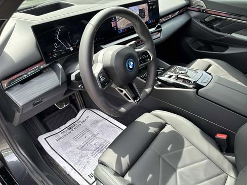 Used 2026 BMW 550e xDrive w/ Executive Package AWD/4WD image 21