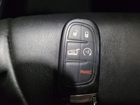 Used 2019 Jeep Cherokee Latitude Plus w/ Comfort/Convenience Group AWD/4WD image 32