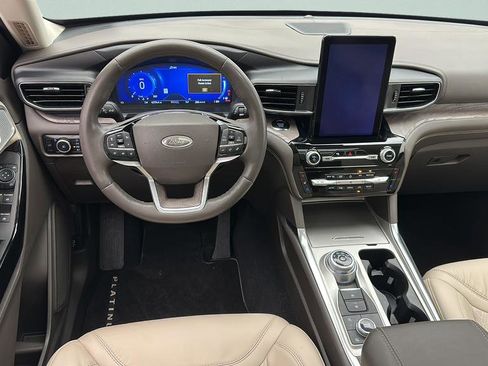 Used 2023 Ford Explorer Platinum w/ Technology Package AWD/4WD image 12