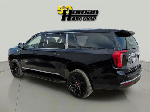 Used 2022 GMC Yukon XL SLT w/ SLT Premium Package image 3