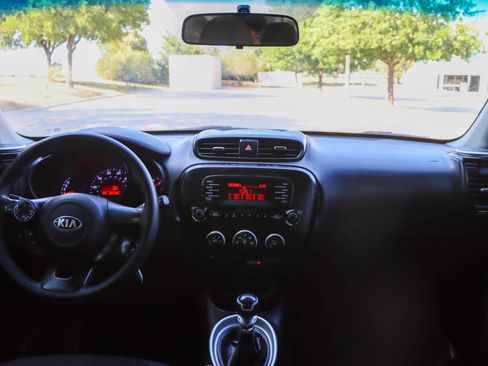 Used 2016 Kia Soul FWD image 24