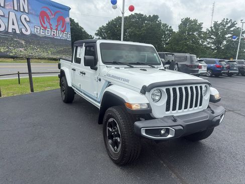 Used 2021 Jeep Gladiator Sport AWD/4WD image 3