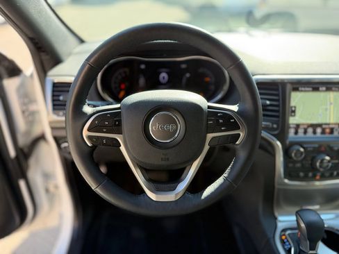 Used 2018 Jeep Grand Cherokee Altitude AWD/4WD image 6