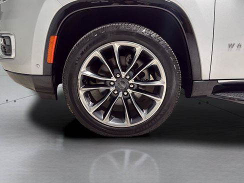 Used 2023 Jeep Wagoneer Series II w/ Premium Group I AWD/4WD image 34
