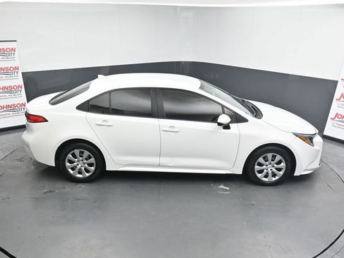 Used 2021 Toyota Corolla LE image 32