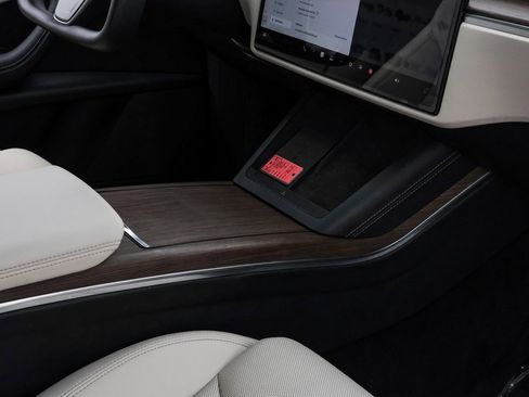 Used 2022 Tesla Model X image 29