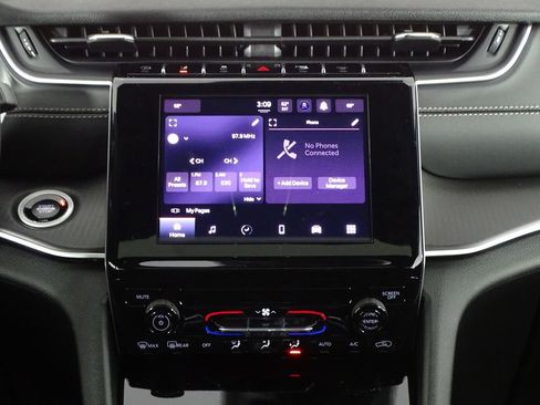 New 2025 Jeep Grand Cherokee L Laredo image 32