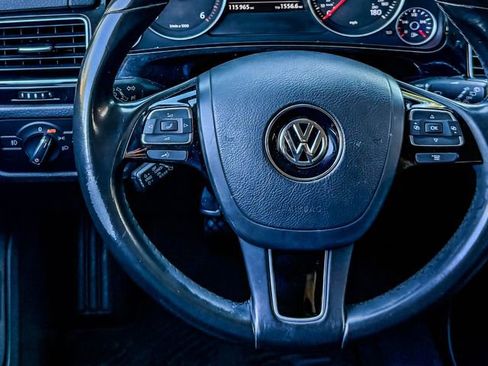 Used 2013 Volkswagen Touareg Sport image 29