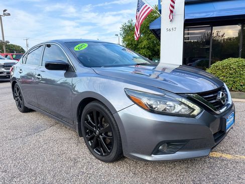 Used 2017 Nissan Altima 2.5 SR w/ Midnight Edition Package FWD image 22