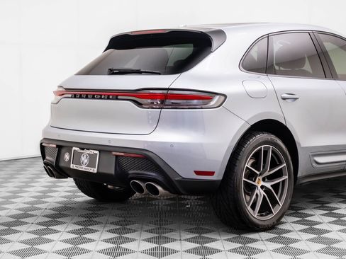 Used 2022 Porsche Macan S w/ Premium Package image 31