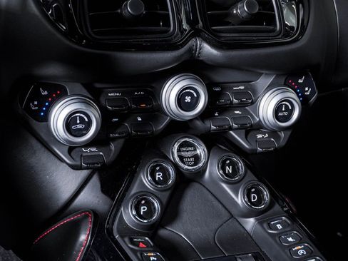 Used 2020 Aston Martin V8 Vantage Coupe image 29