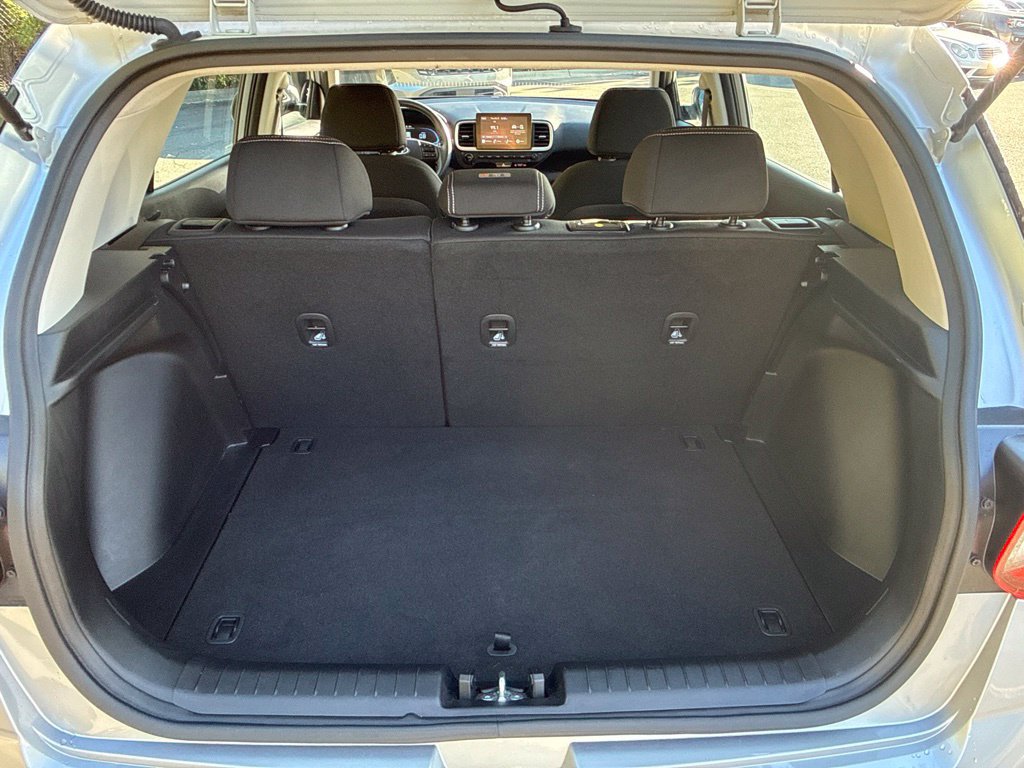 Used 2025 Hyundai Venue SEL FWD image 36