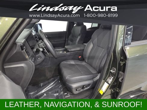 Used 2024 Lexus GX 550 w/ Accessory Package (2T) AWD/4WD image 11