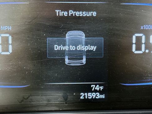 Used 2024 Hyundai Venue Limited image 19