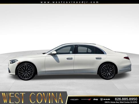 Used 2022 Mercedes-Benz S 580 4MATIC Sedan w/ 3D Technology Package image 4