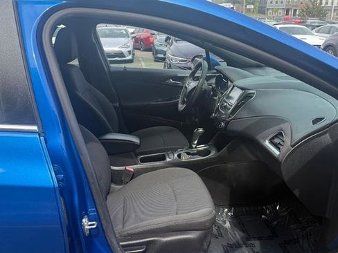 Used 2017 Chevrolet Cruze LT w/ Convenience Package image 9