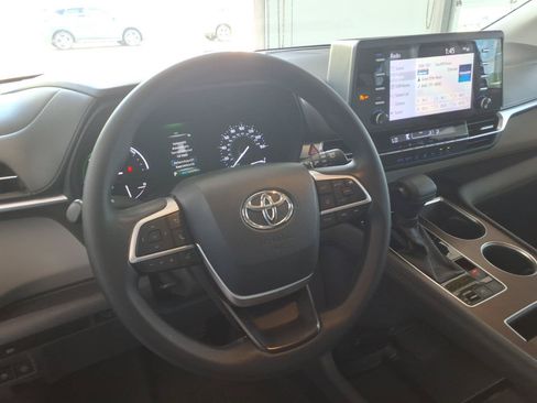 Used 2021 Toyota Sienna LE w/ LE Plus Package FWD image 11