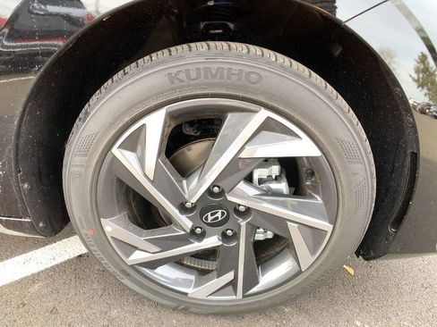 New 2025 Hyundai Elantra Limited image 11