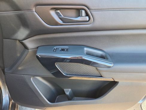 Used 2023 Nissan Pathfinder SV FWD image 22