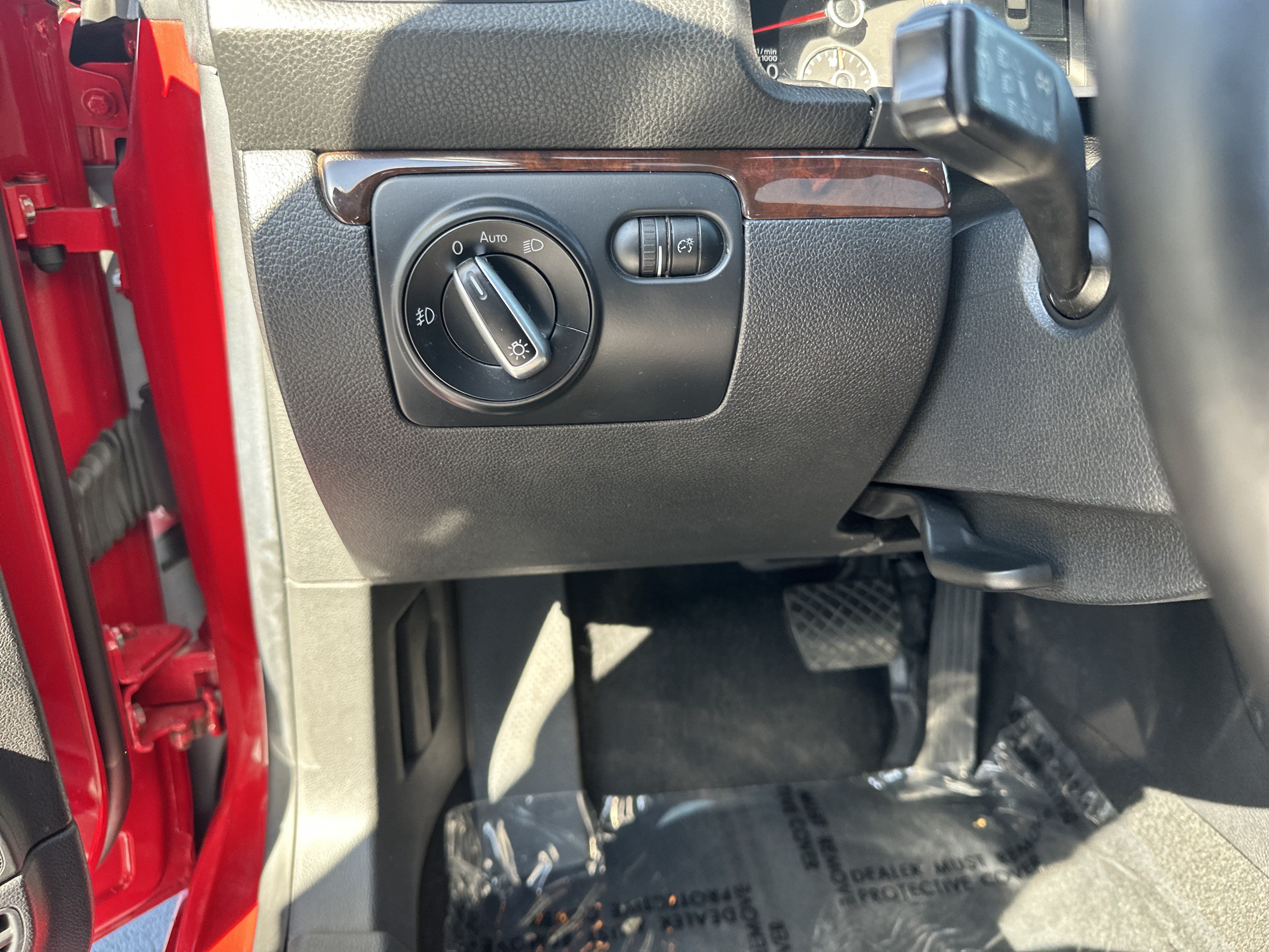 Used 2012 Volkswagen Eos Lux FWD image 37