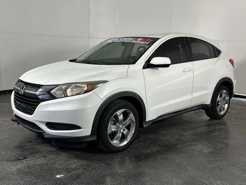 Used 2018 Honda HR-V LX image 4