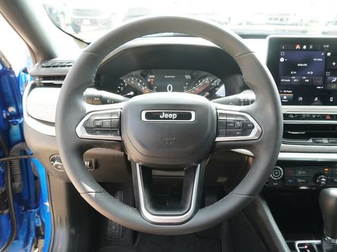 Used 2023 Jeep Compass Latitude AWD/4WD image 25