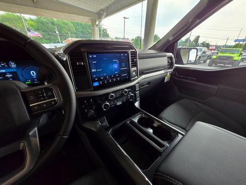 New 2025 Ford F150 XLT w/ Equipment Group 301A Standard image 17