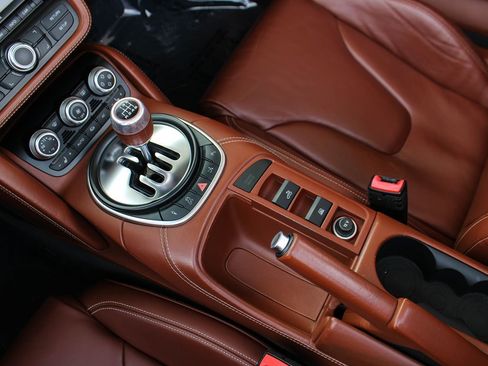 Used 2011 Audi R8 V10 image 12