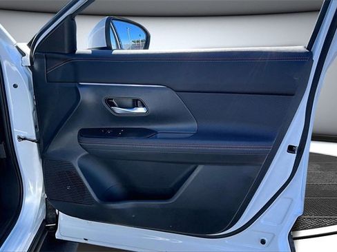 Certified 2025 Nissan Kicks SR image 26