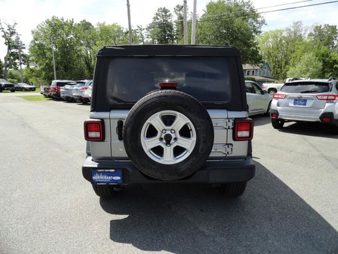 Used 2019 Jeep Wrangler Unlimited Sport S AWD/4WD image 6