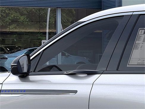 New 2025 Lincoln Nautilus Premier image 20