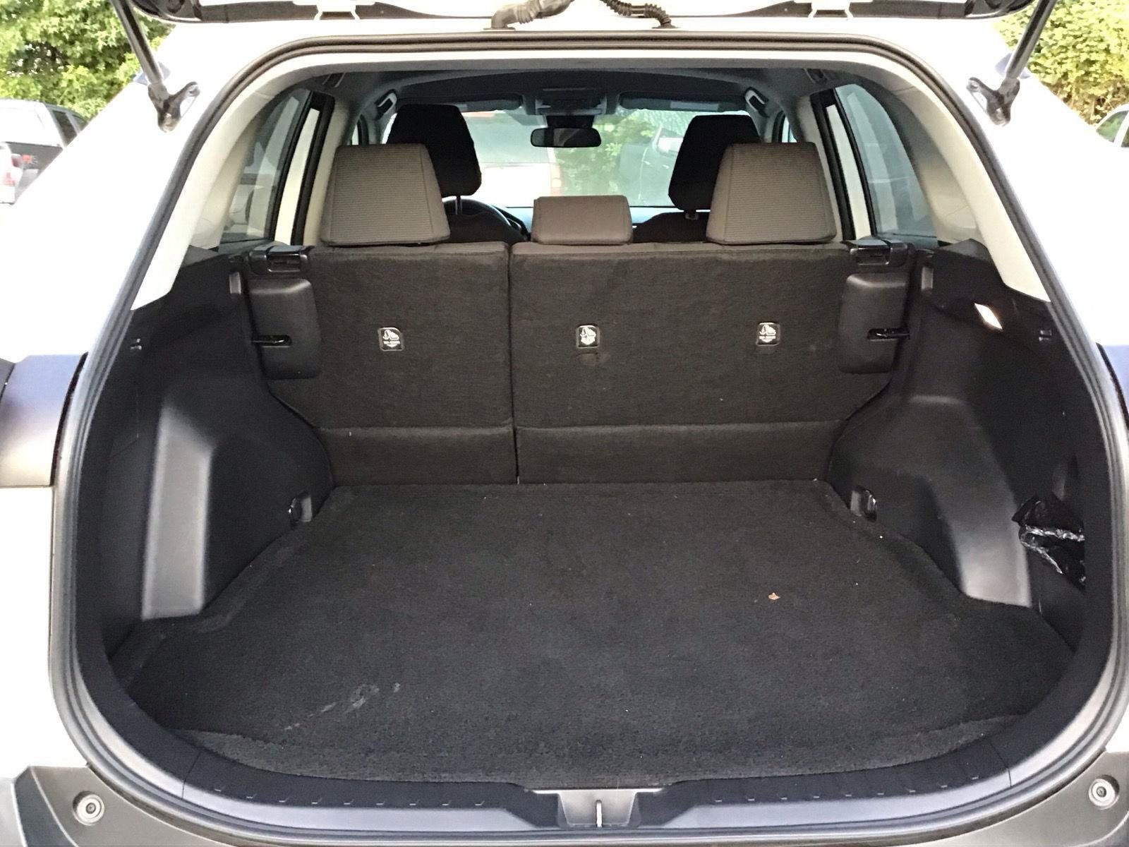 Used 2022 Toyota RAV4 LE FWD image 4
