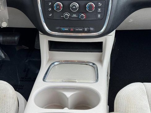Used 2013 Dodge Grand Caravan SXT w/ UConnect Hands-Free Group image 16