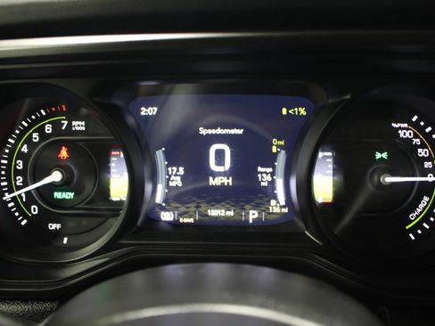 Used 2025 Jeep Wrangler Unlimited Sahara AWD/4WD image 14
