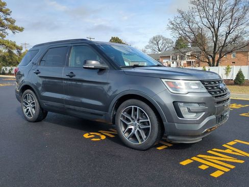 Used 2017 Ford Explorer Sport image 2