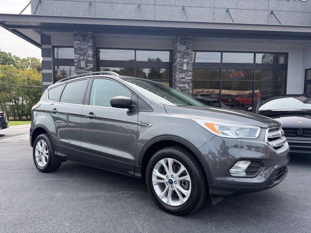 Used 2018 Ford Escape SE w/ SE Sync 3 Package AWD/4WD image 3