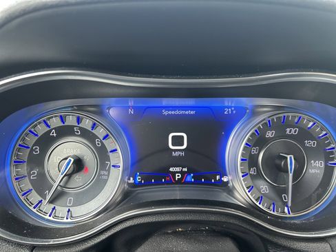 Used 2021 Chrysler 300 Touring L image 25