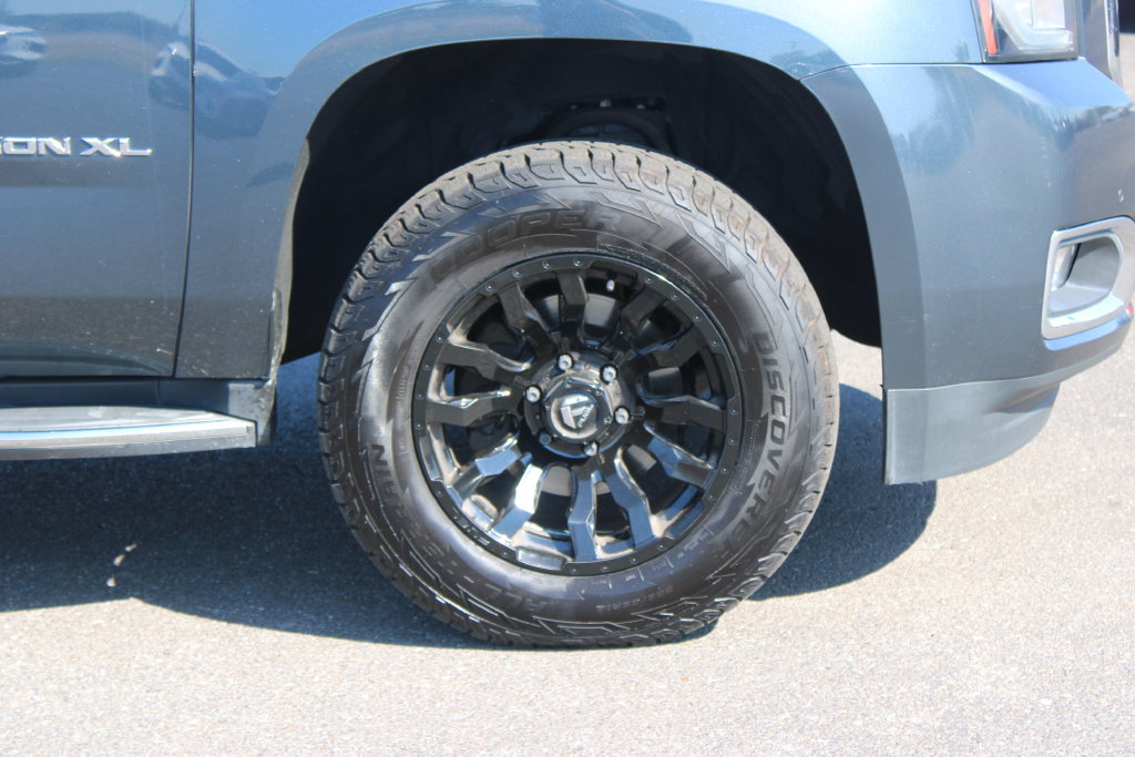 Used 2020 GMC Yukon XL SLT w/ Open Road Package AWD/4WD image 12