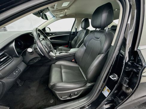 Used 2025 Genesis G70 2.5T RWD image 13